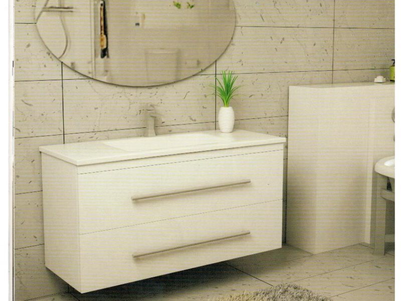 ארון פורמייקה תלוי "שיראל" כולל כיור חרס אינטגרלי ומראה מרחפת – 2.250 ש"ח. מידות 110/120 ס"מ